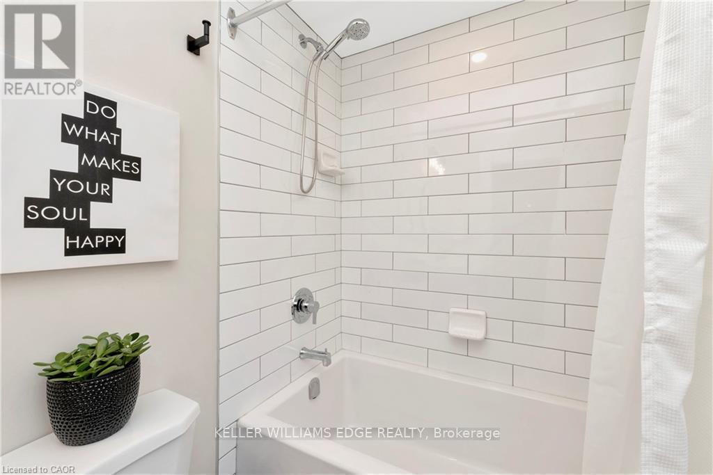232 Bay Street N, Hamilton, ON - Indoor Photo Showing Bathroom