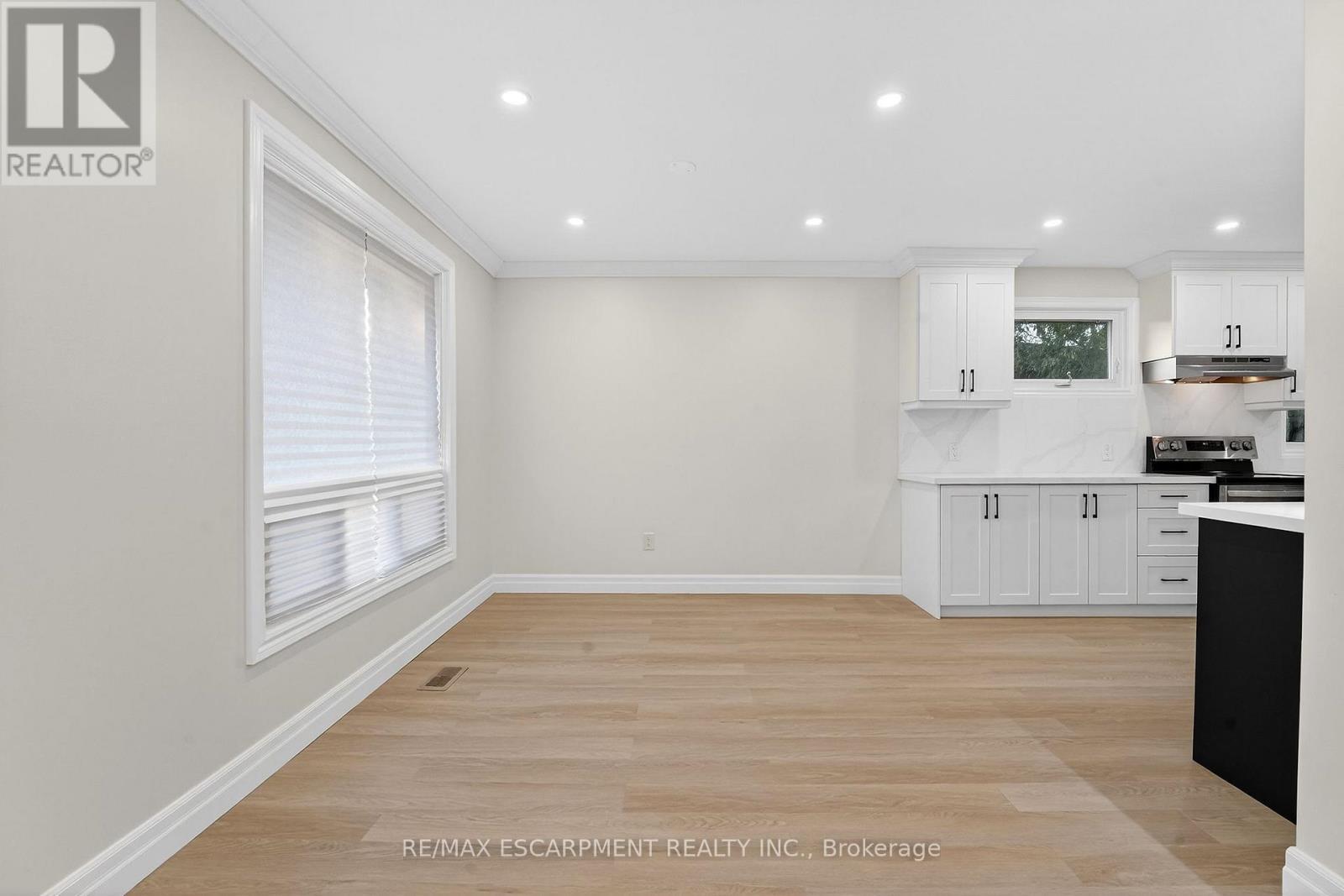 646 Cumberland Avenue, Burlington, ON - Indoor