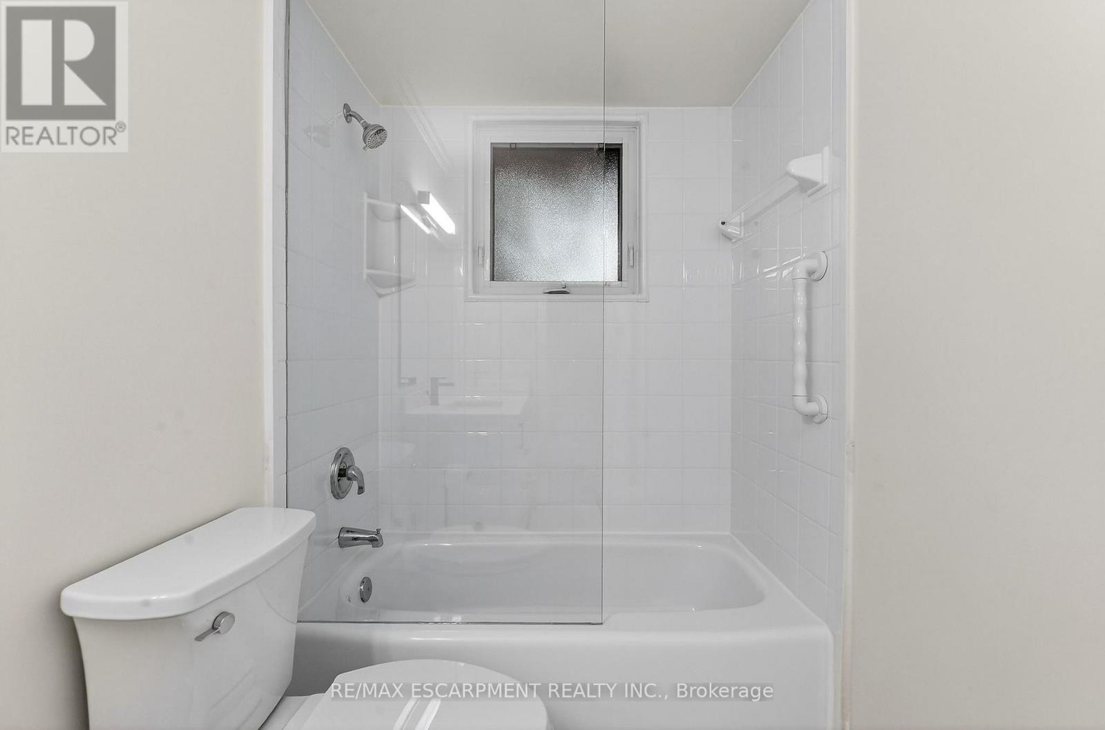 646 Cumberland Avenue, Burlington, ON - Indoor Photo Showing Bathroom
