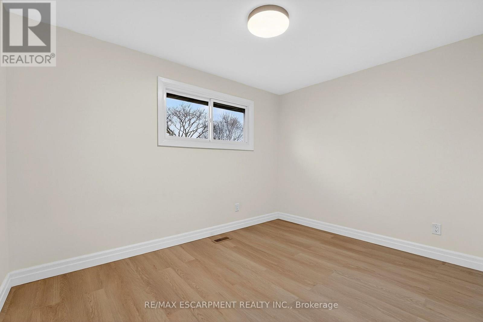 646 Cumberland Avenue, Burlington, ON - Indoor Photo Showing Other Room