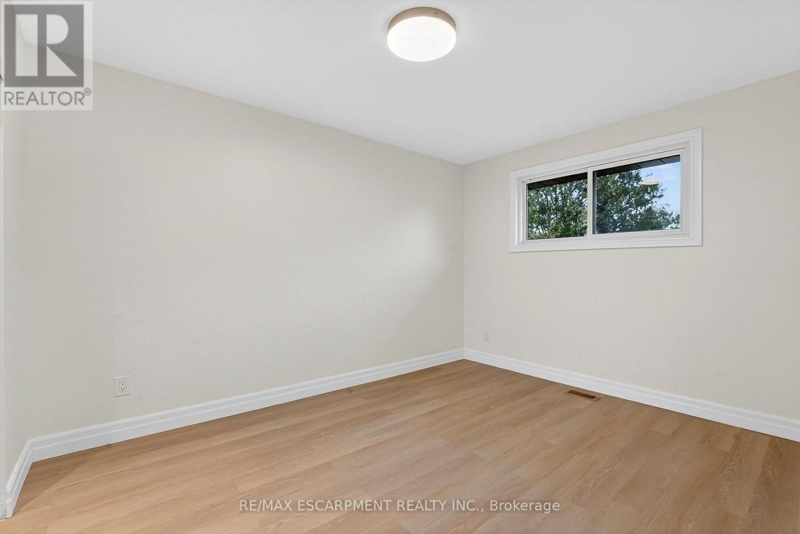 646 Cumberland Avenue, Burlington, ON - Indoor Photo Showing Other Room