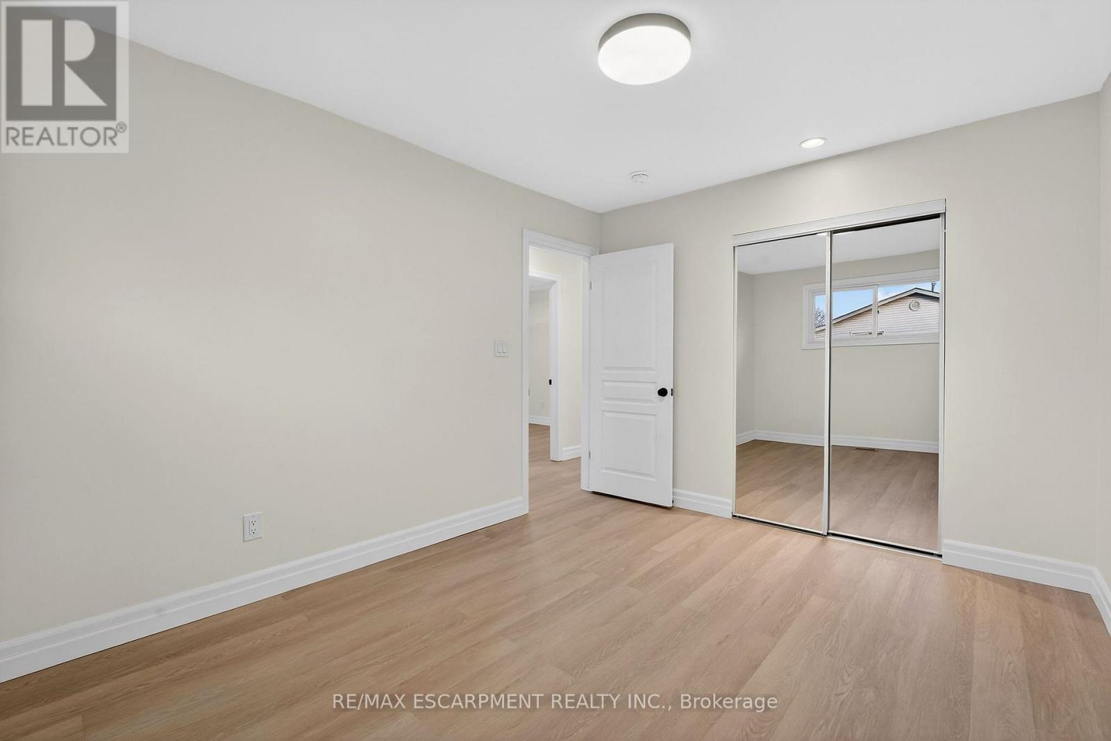 646 Cumberland Avenue, Burlington, ON - Indoor Photo Showing Other Room