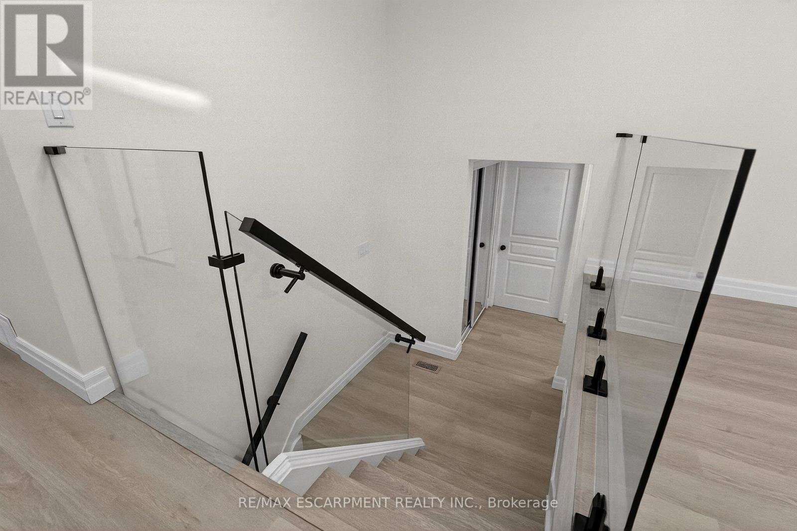 646 Cumberland Avenue, Burlington, ON - Indoor Photo Showing Other Room