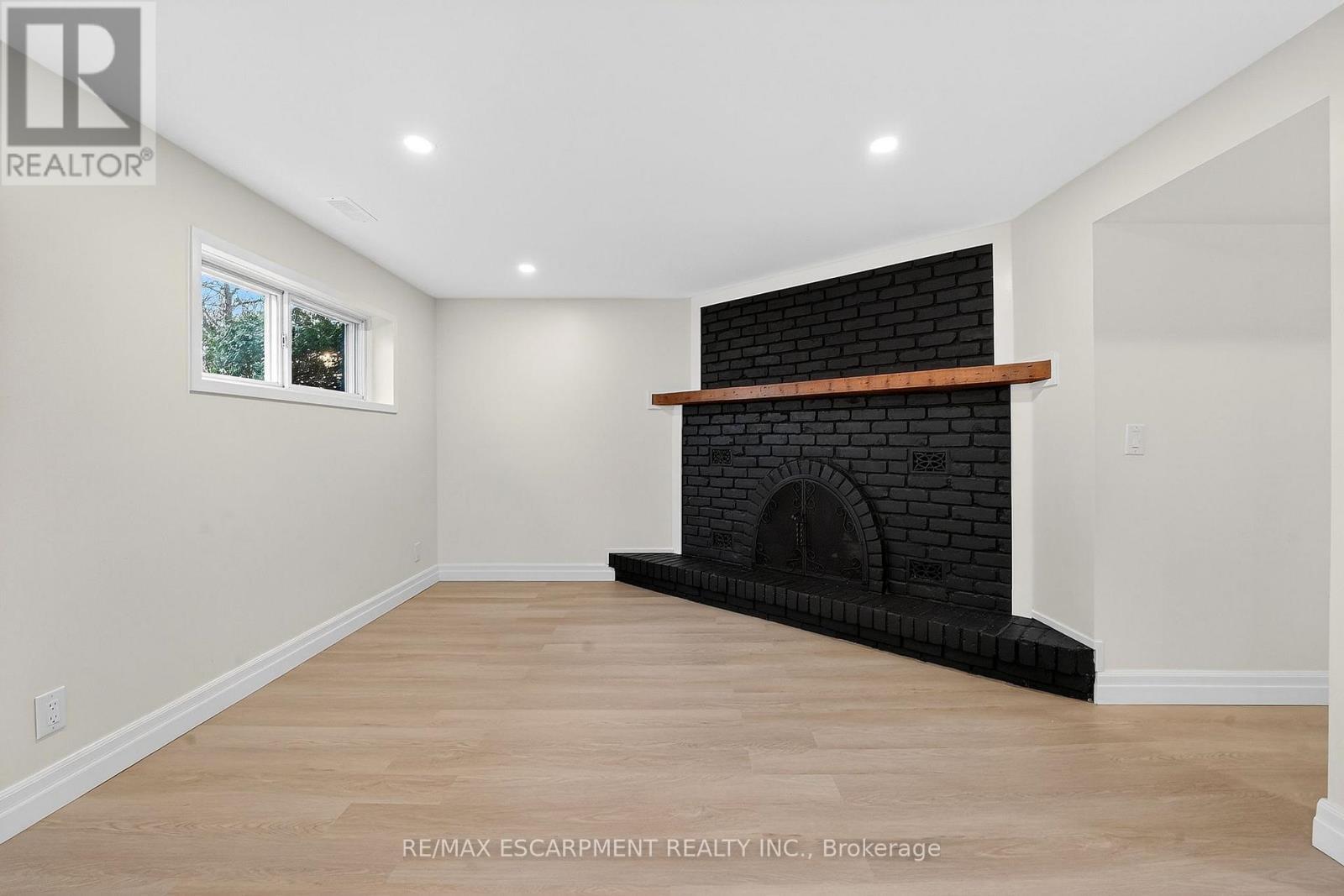 646 Cumberland Avenue, Burlington, ON - Indoor With Fireplace