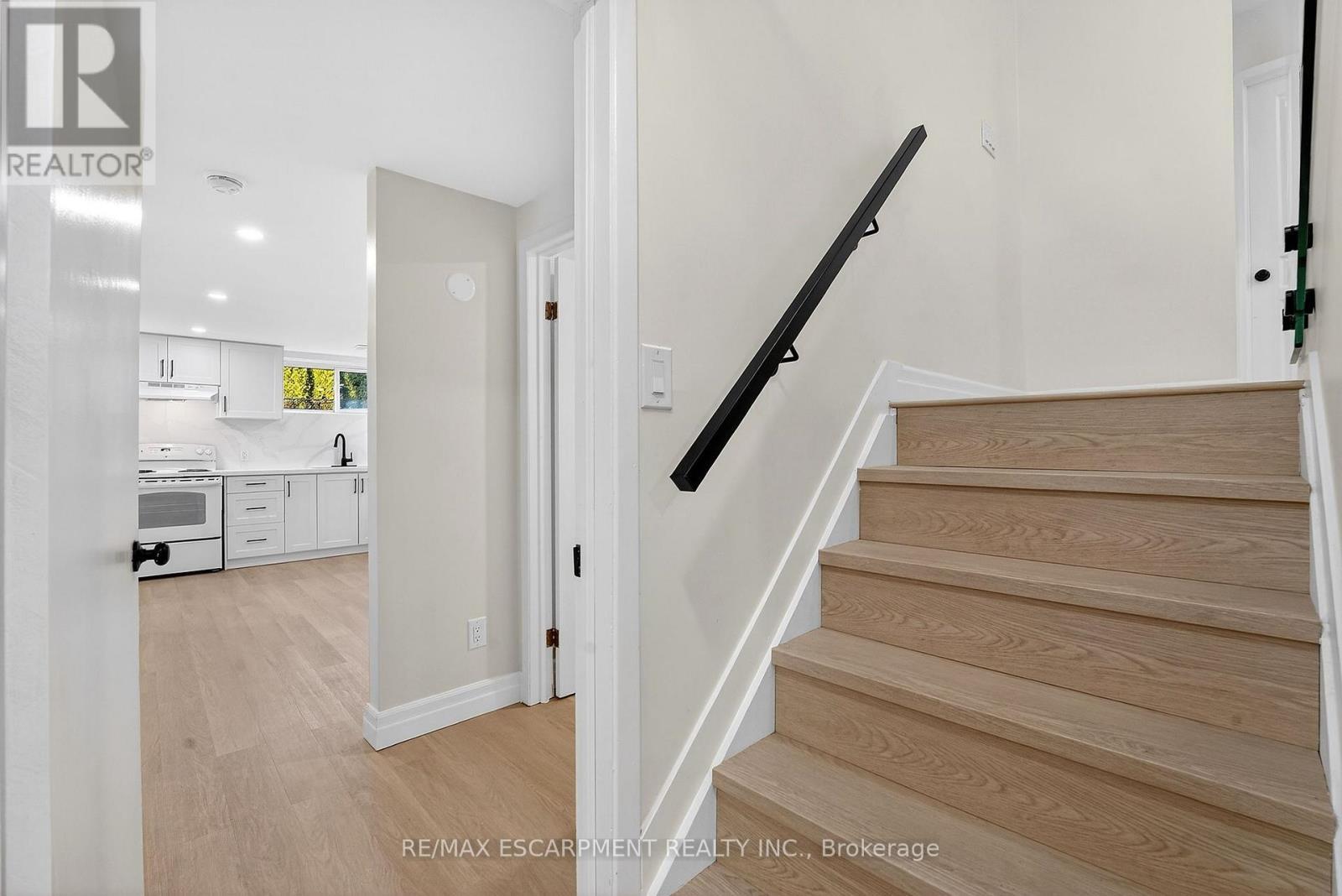 646 Cumberland Avenue, Burlington, ON - Indoor Photo Showing Other Room