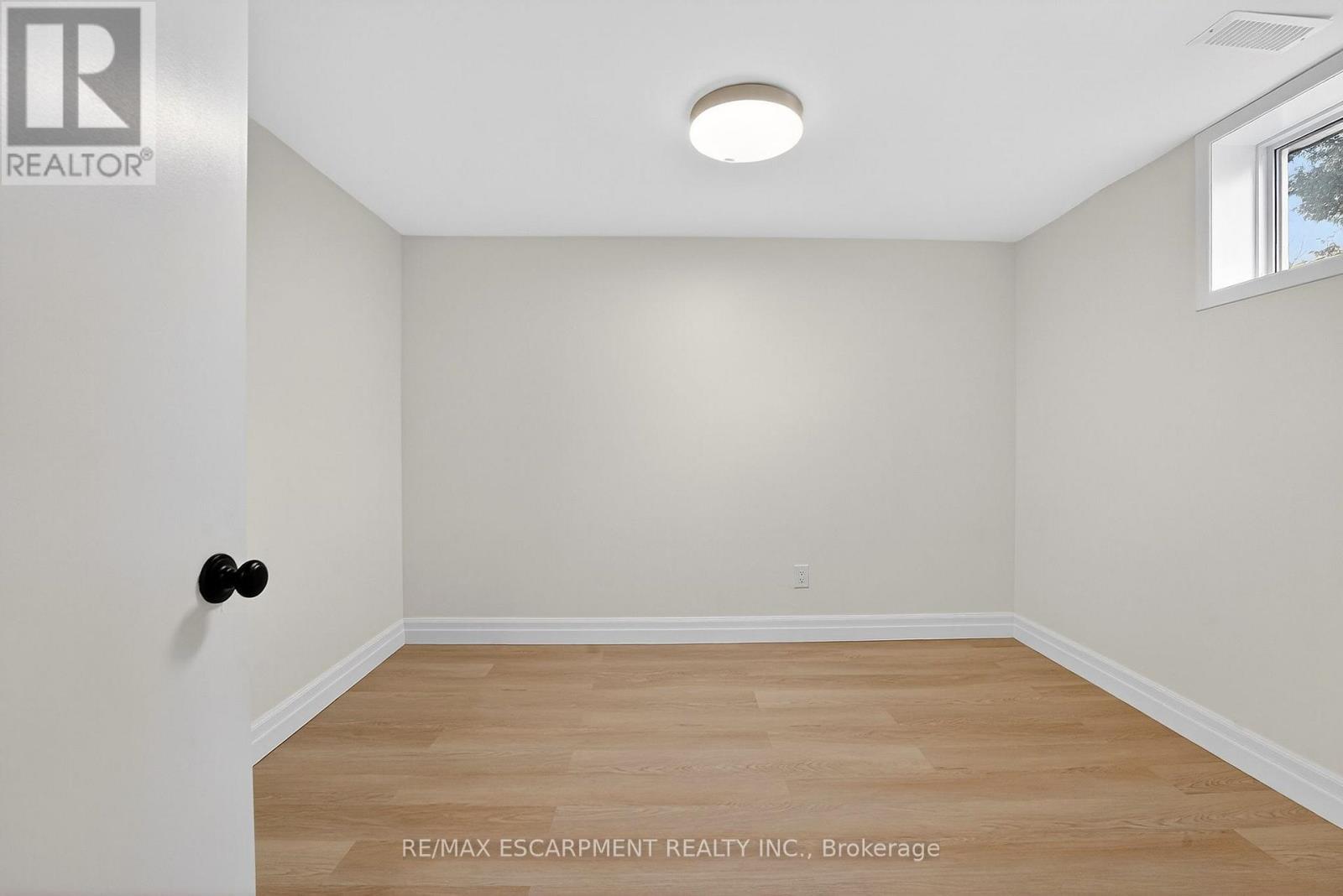 646 Cumberland Avenue, Burlington, ON - Indoor Photo Showing Other Room