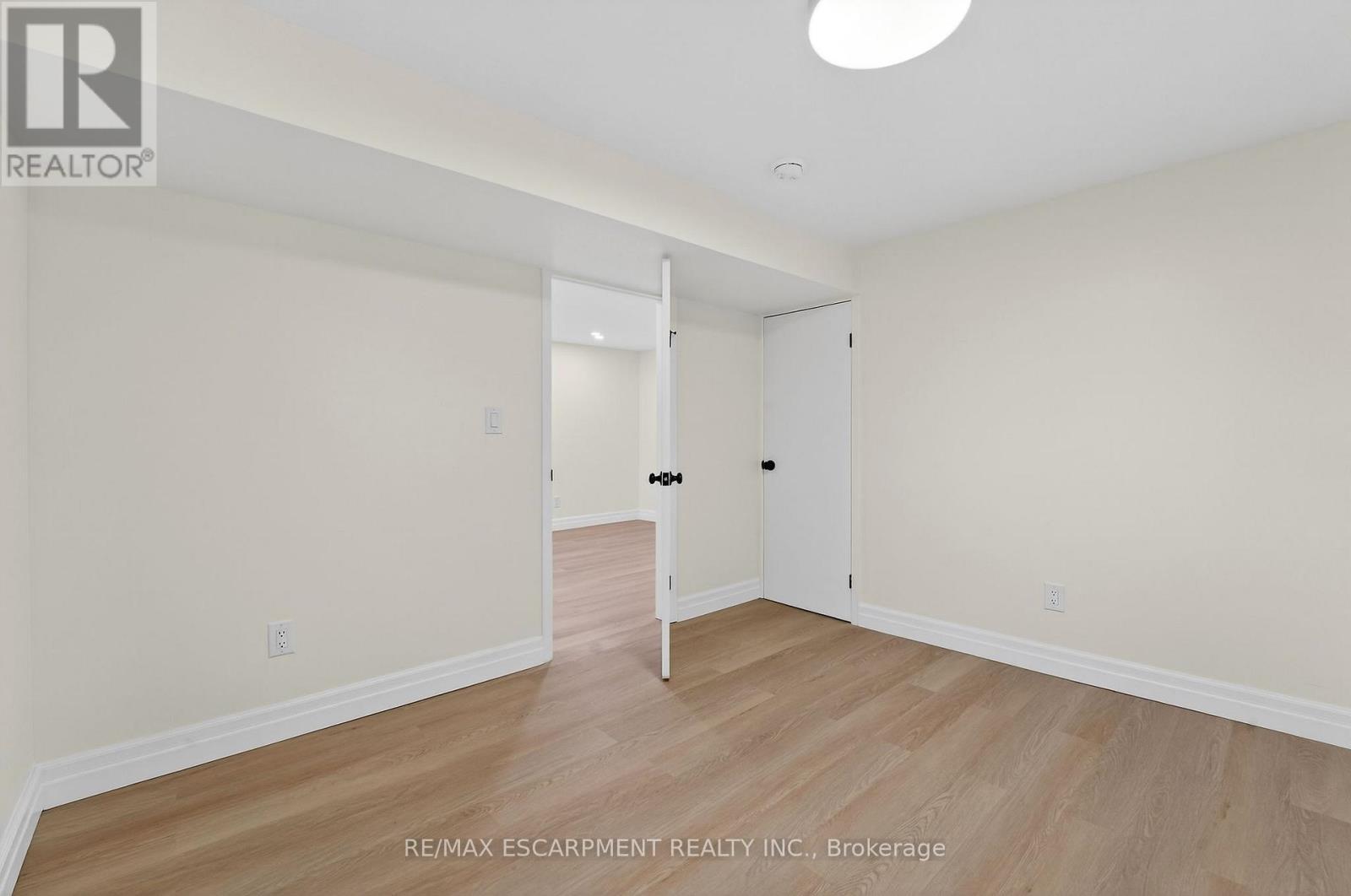 646 Cumberland Avenue, Burlington, ON - Indoor Photo Showing Other Room