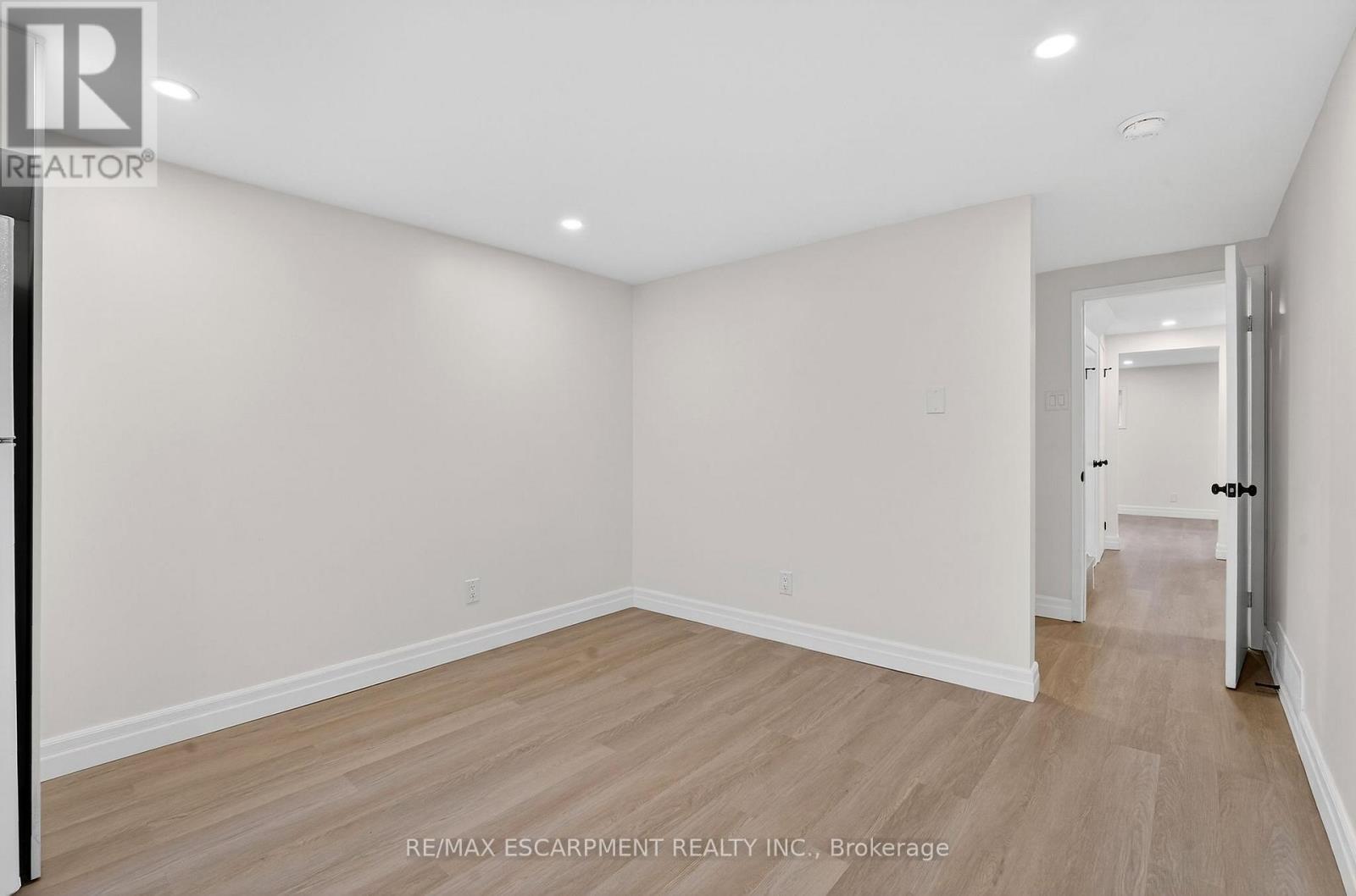 646 Cumberland Avenue, Burlington, ON - Indoor Photo Showing Other Room