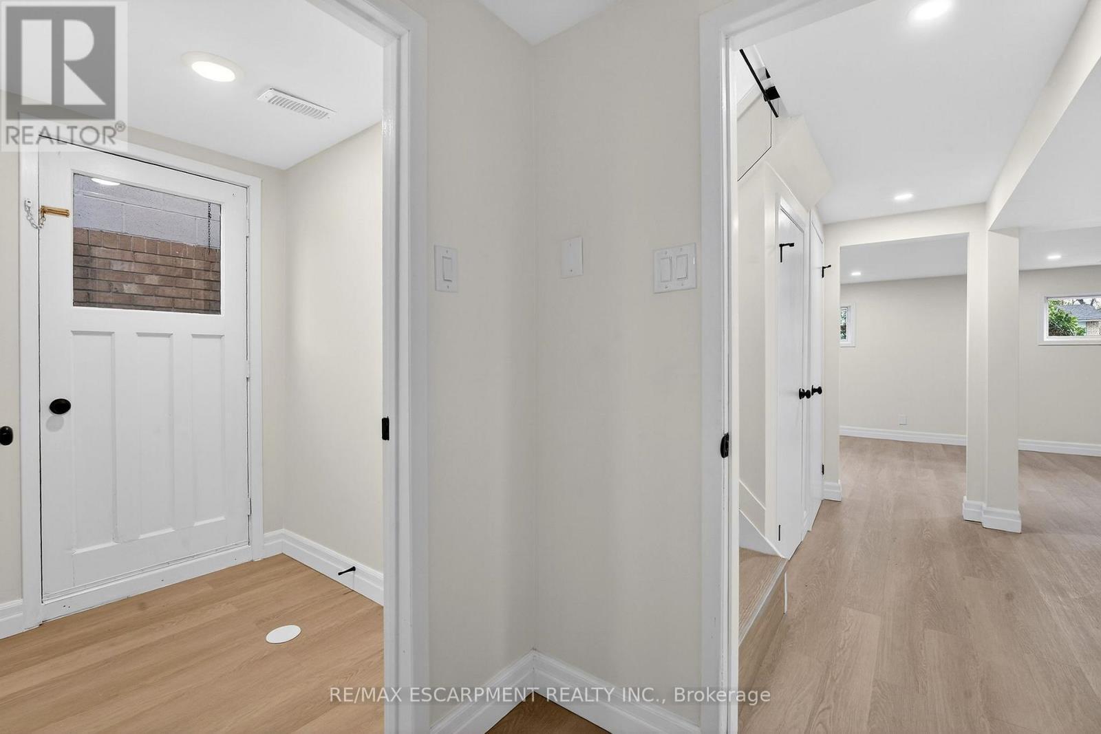 646 Cumberland Avenue, Burlington, ON - Indoor Photo Showing Other Room