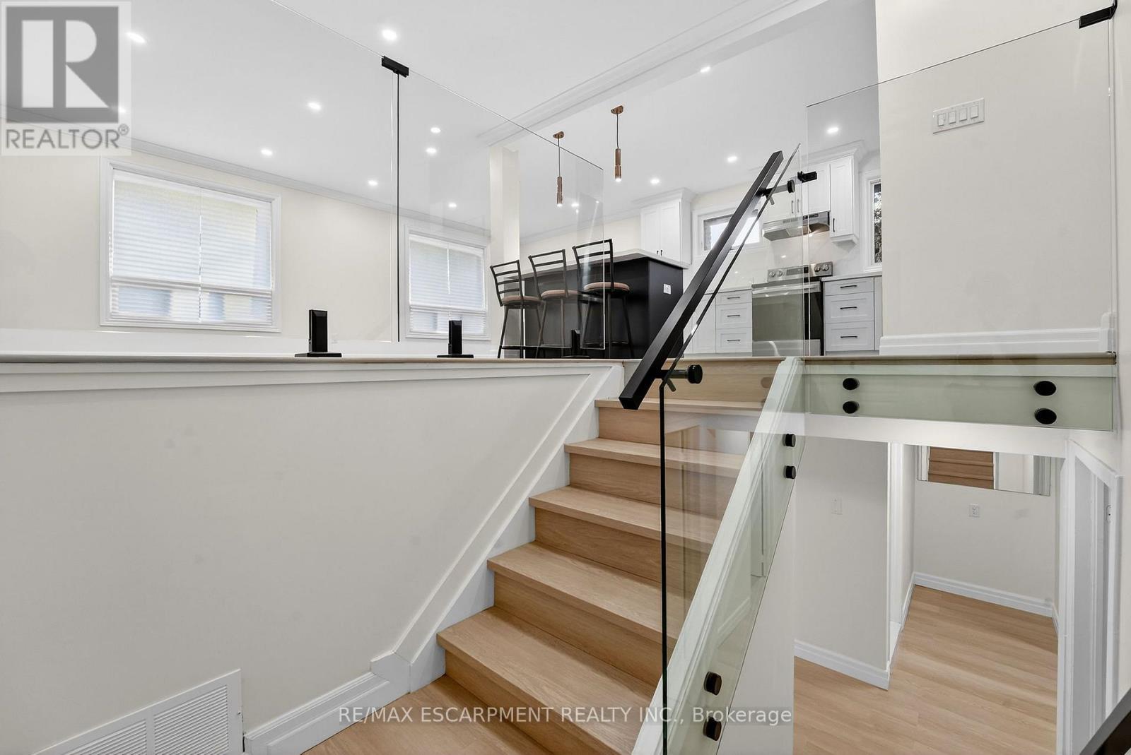 646 Cumberland Avenue, Burlington, ON - Indoor Photo Showing Other Room