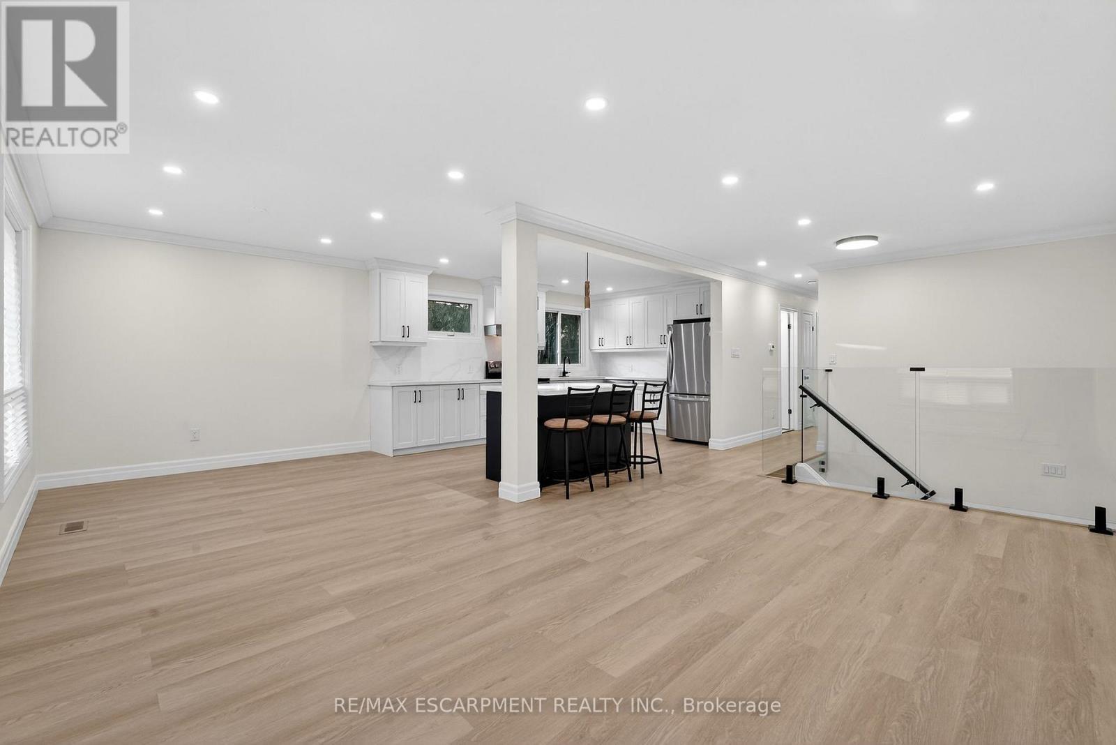 646 Cumberland Avenue, Burlington, ON - Indoor