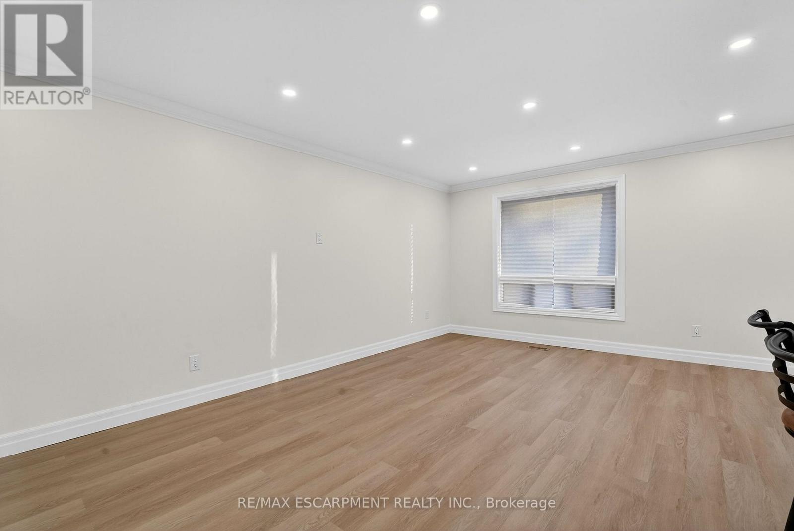 646 Cumberland Avenue, Burlington, ON - Indoor Photo Showing Other Room