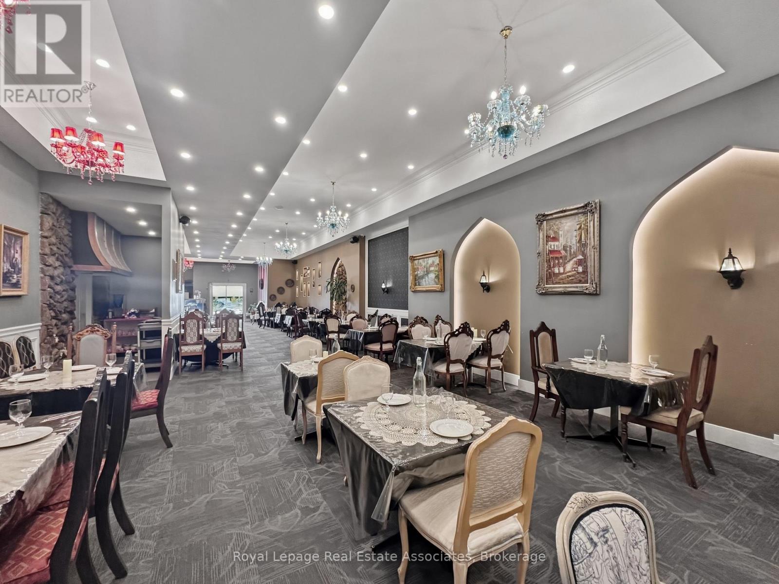 1850 Dundas Street, Mississauga, ON