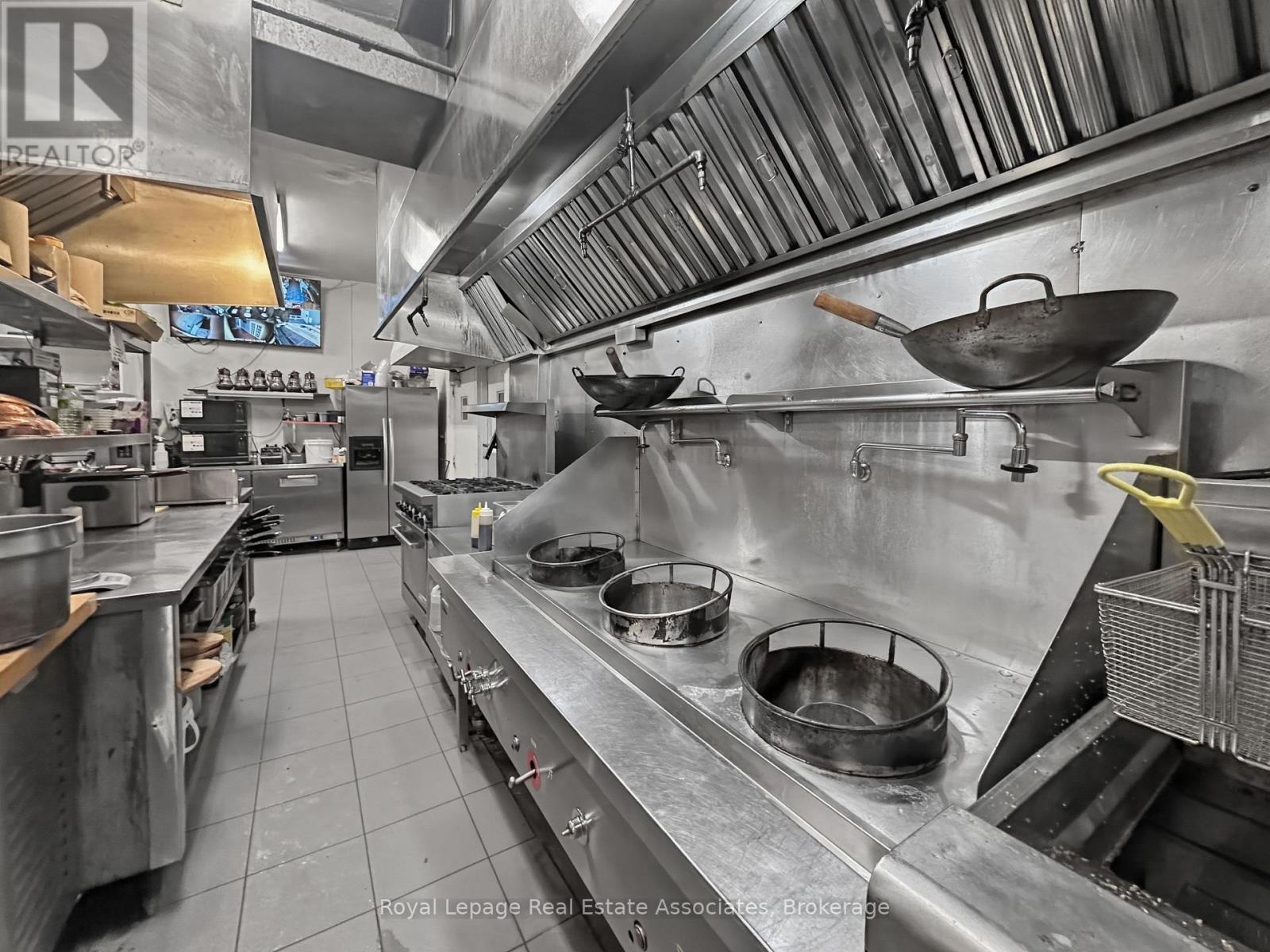 1850 Dundas Street, Mississauga, ON
