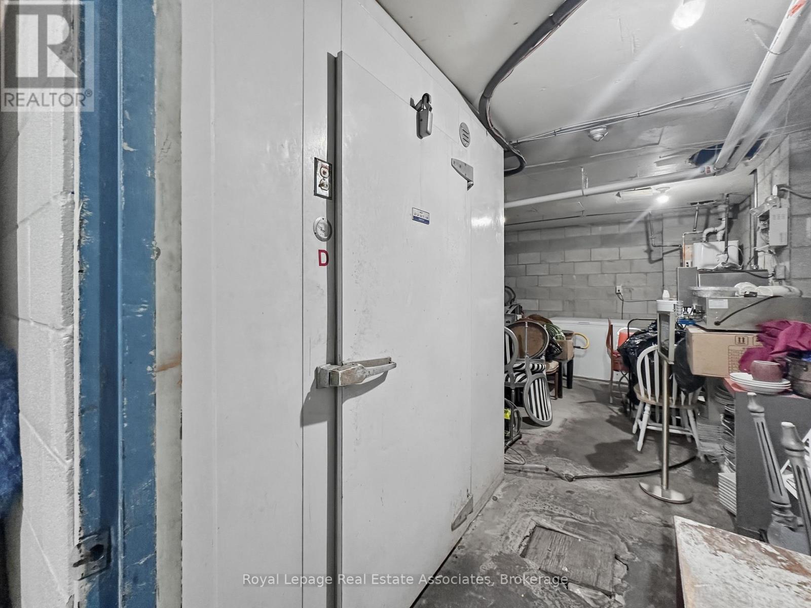 1850 Dundas Street, Mississauga, ON