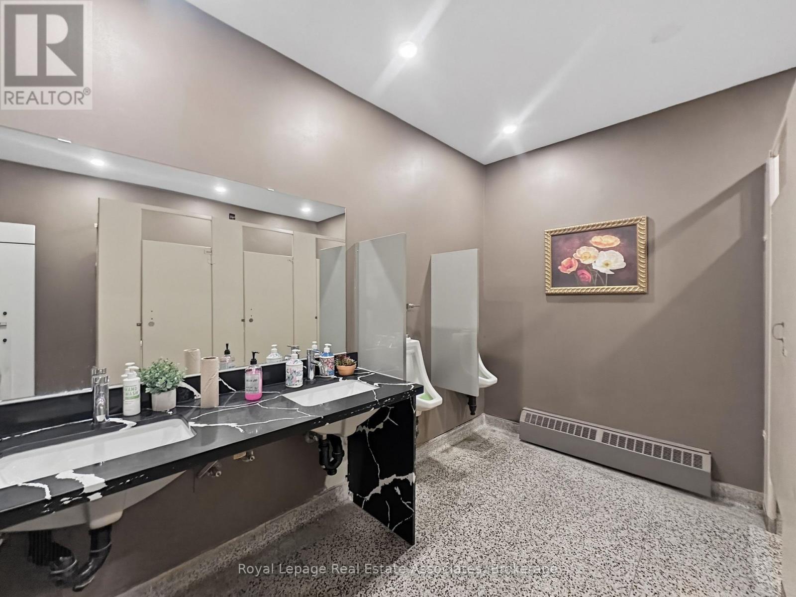 1850 Dundas Street, Mississauga, ON