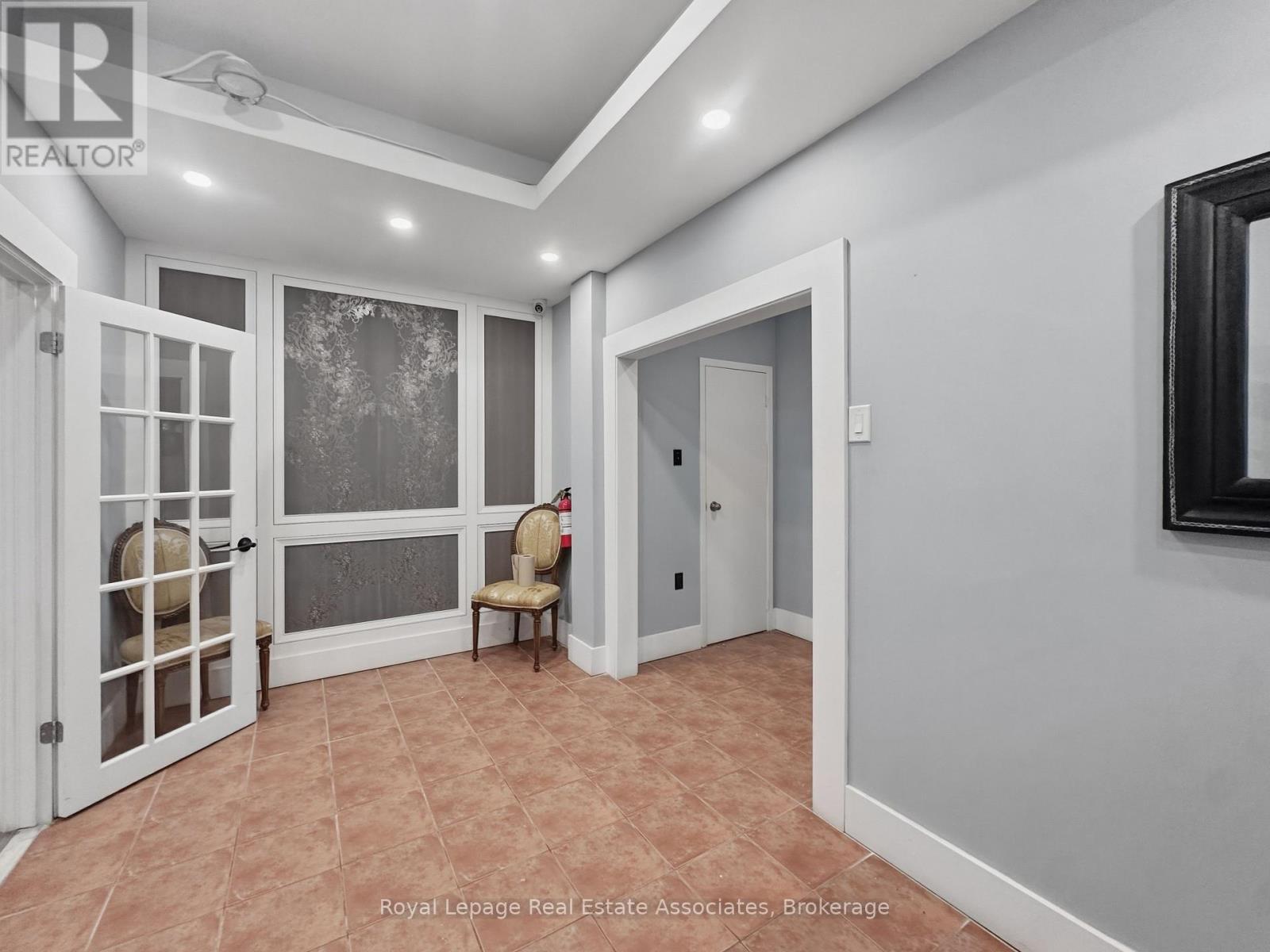 1850 Dundas Street, Mississauga, ON