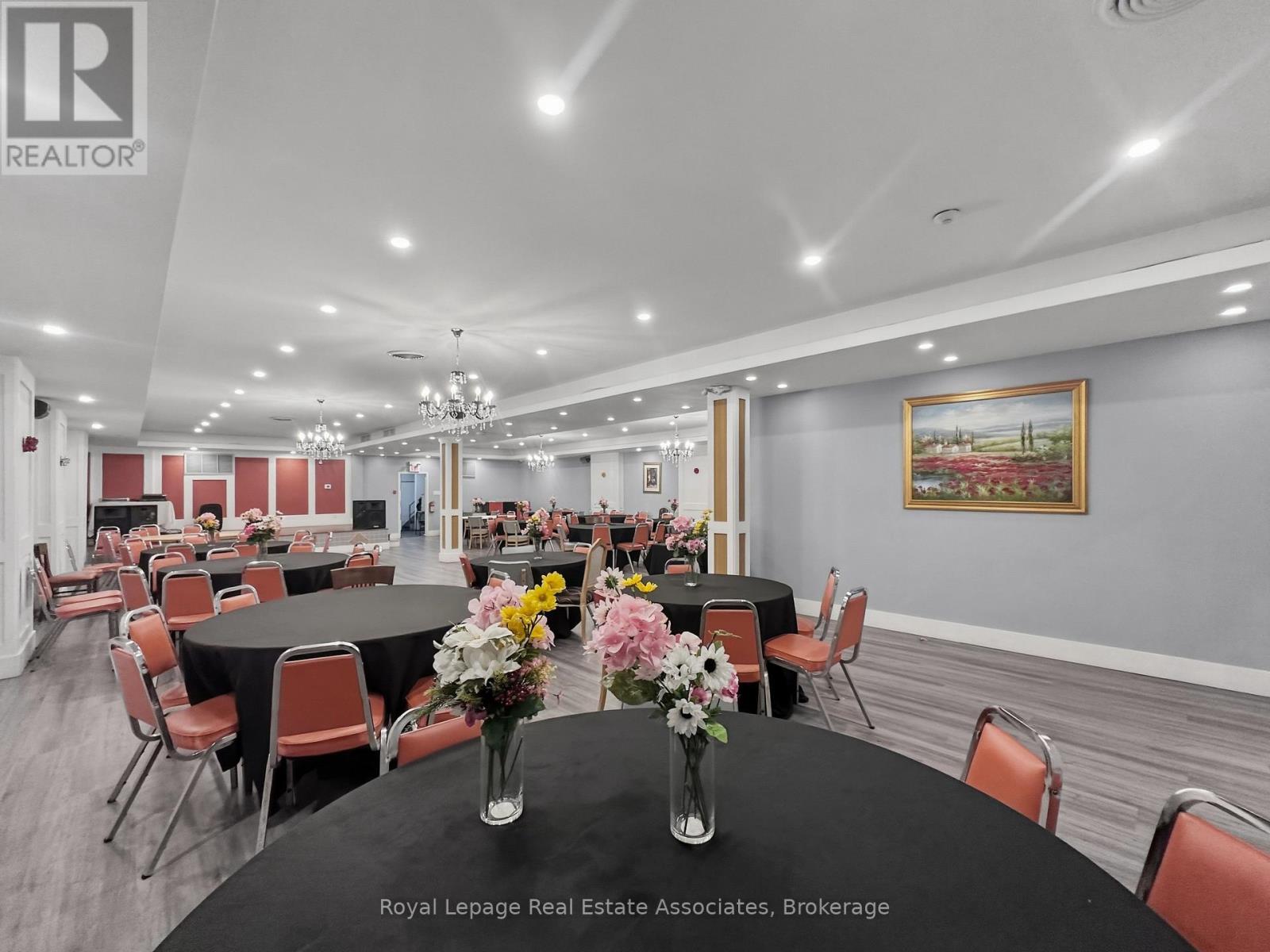 1850 Dundas Street, Mississauga, ON