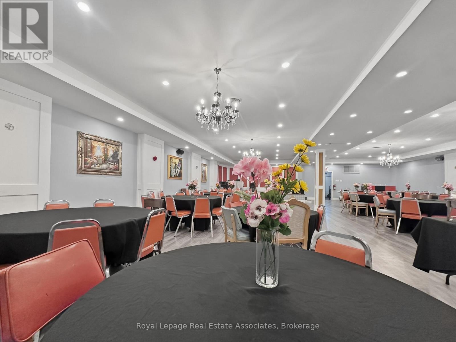 1850 Dundas Street, Mississauga, ON