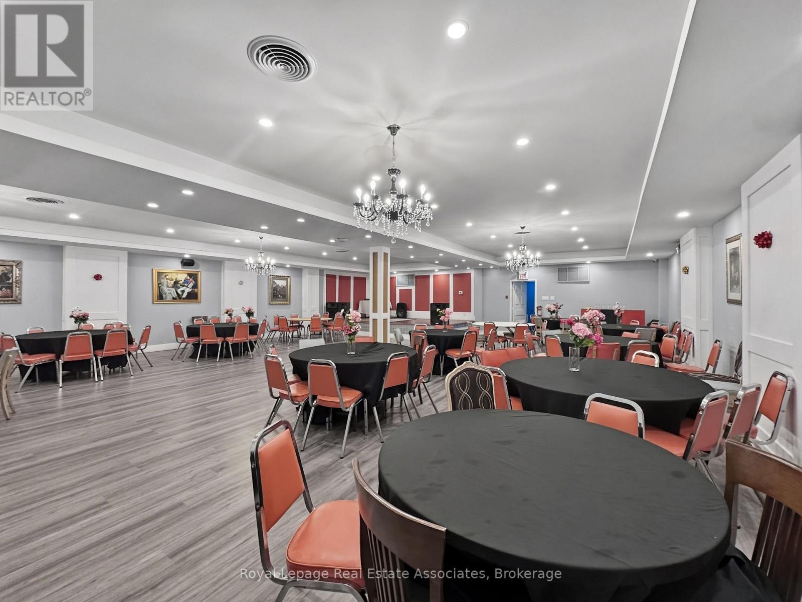 1850 Dundas Street, Mississauga, ON