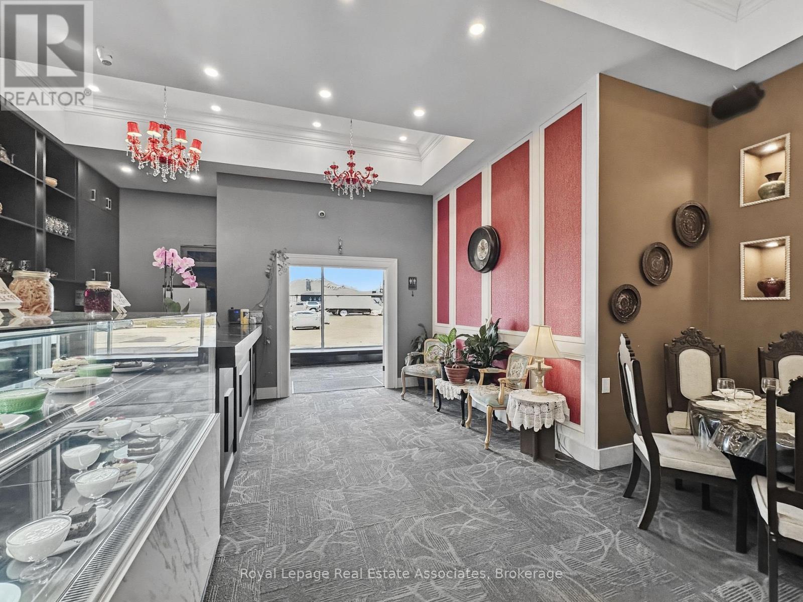1850 Dundas Street, Mississauga, ON