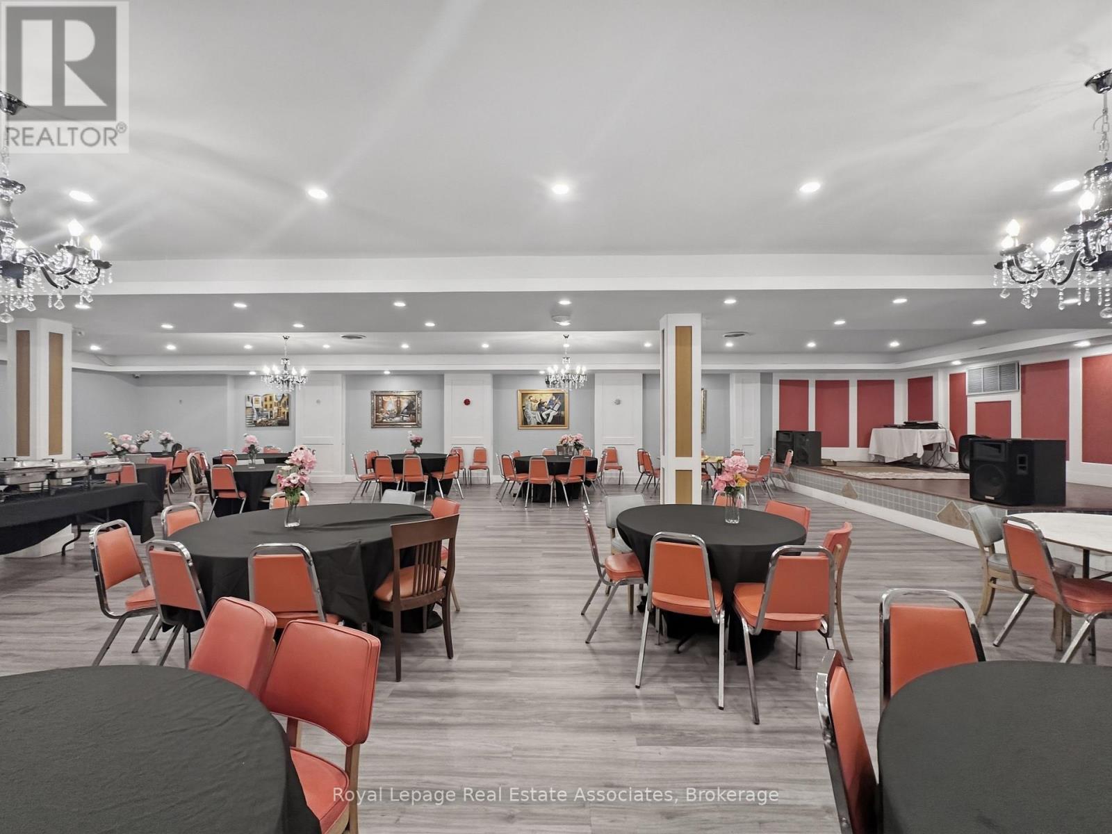 1850 Dundas Street, Mississauga, ON