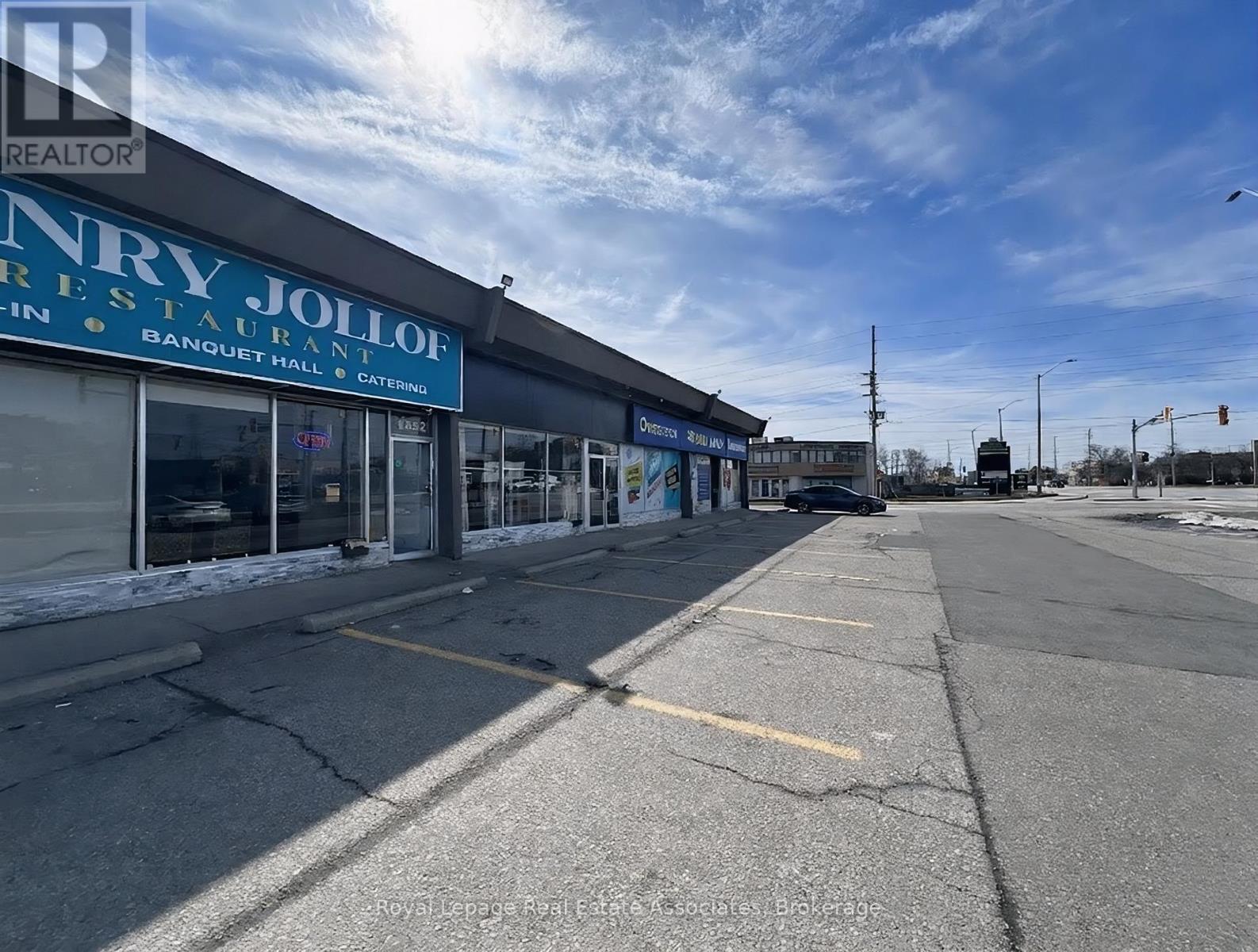 1850 Dundas Street, Mississauga, ON