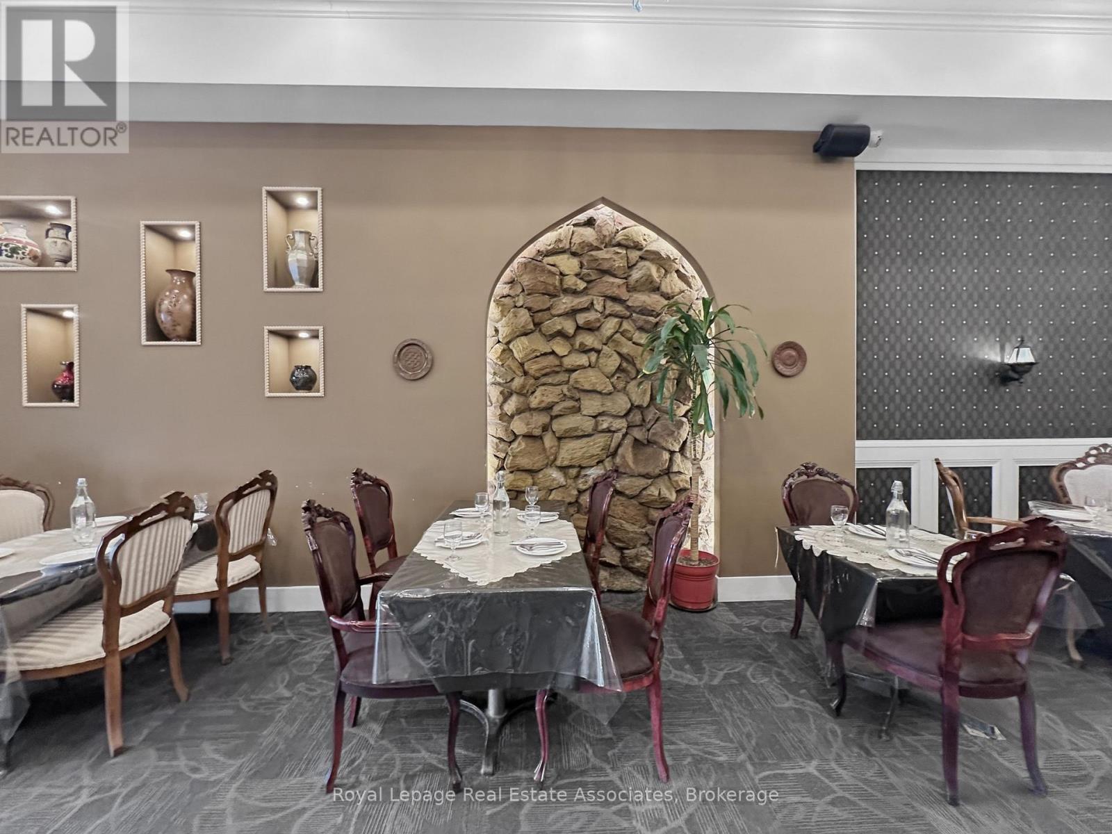 1850 Dundas Street, Mississauga, ON