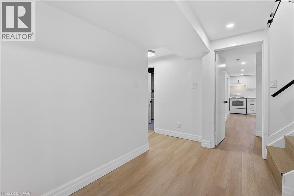 646 Cumberland Avenue, Burlington, ON - Indoor Photo Showing Other Room