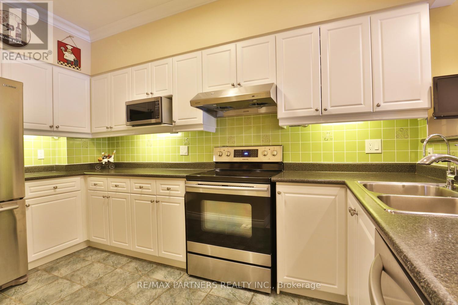 11 - 23 St Moritz Way, Markham, ON - Indoor Photo Showing Kitchen With Double Sink