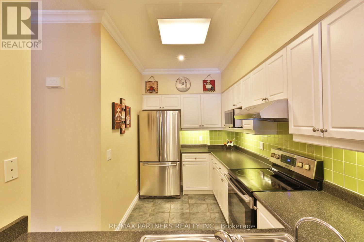 11 - 23 St Moritz Way, Markham, ON - Indoor Photo Showing Kitchen