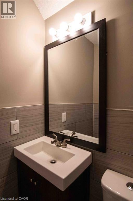 57 Francis Street, Hamilton, ON - Indoor Photo Showing Bathroom