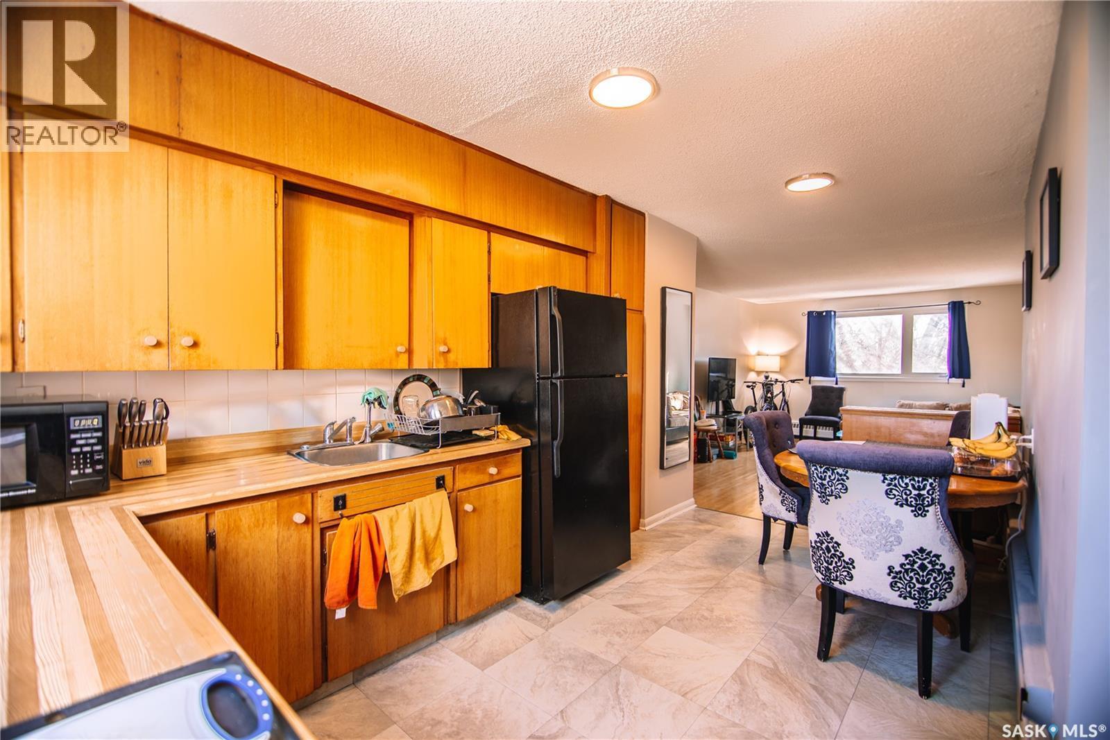 6 4 Neill Place, Regina, SK - Indoor Photo Showing Kitchen