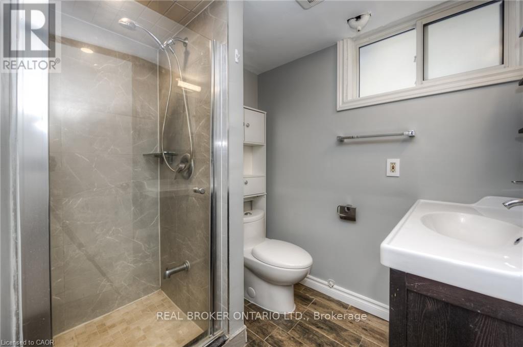 74 Helene Crescent, Waterloo, ON - Indoor Photo Showing Bathroom