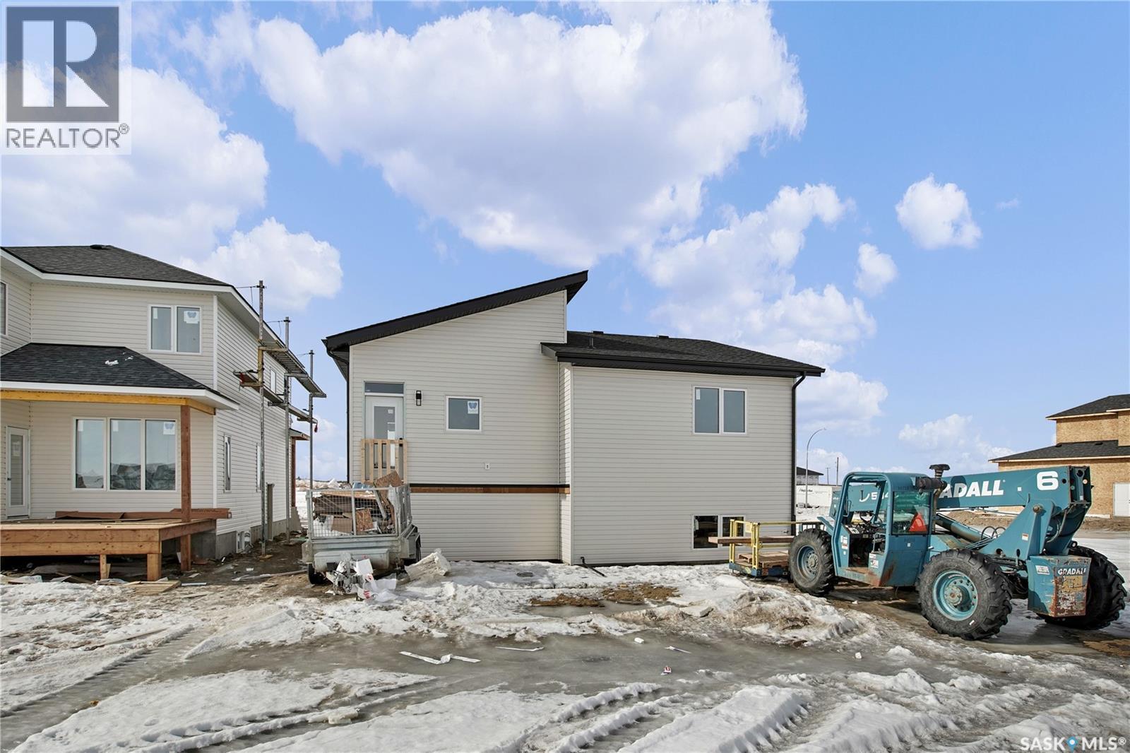 220 Veterans Drive, Warman, SK - Outdoor