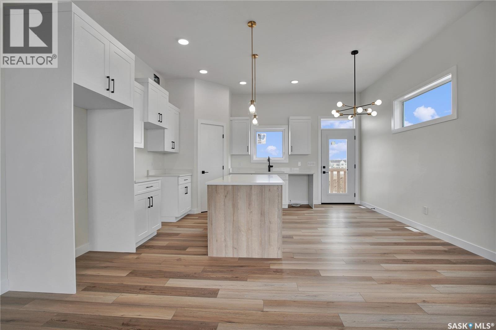 220 Veterans Drive, Warman, SK - Indoor Photo Showing Kitchen