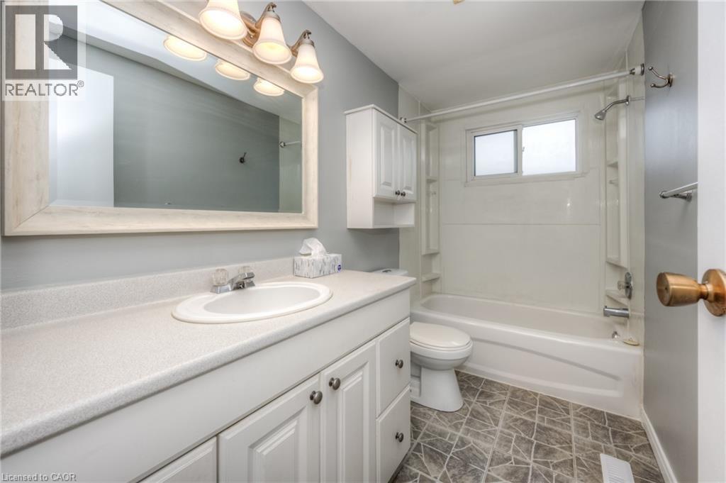 74 Helene Crescent, Waterloo, ON - Indoor Photo Showing Bathroom