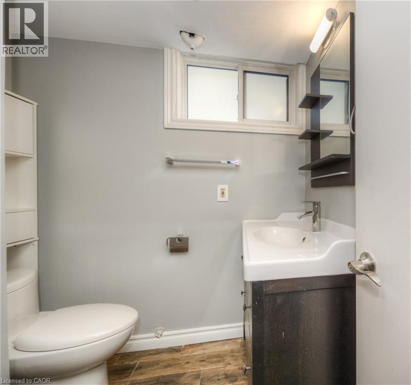 74 Helene Crescent, Waterloo, ON - Indoor Photo Showing Bathroom