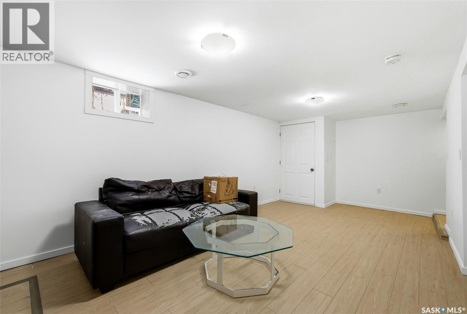 414 18Th Avenue, Regina, SK - Indoor