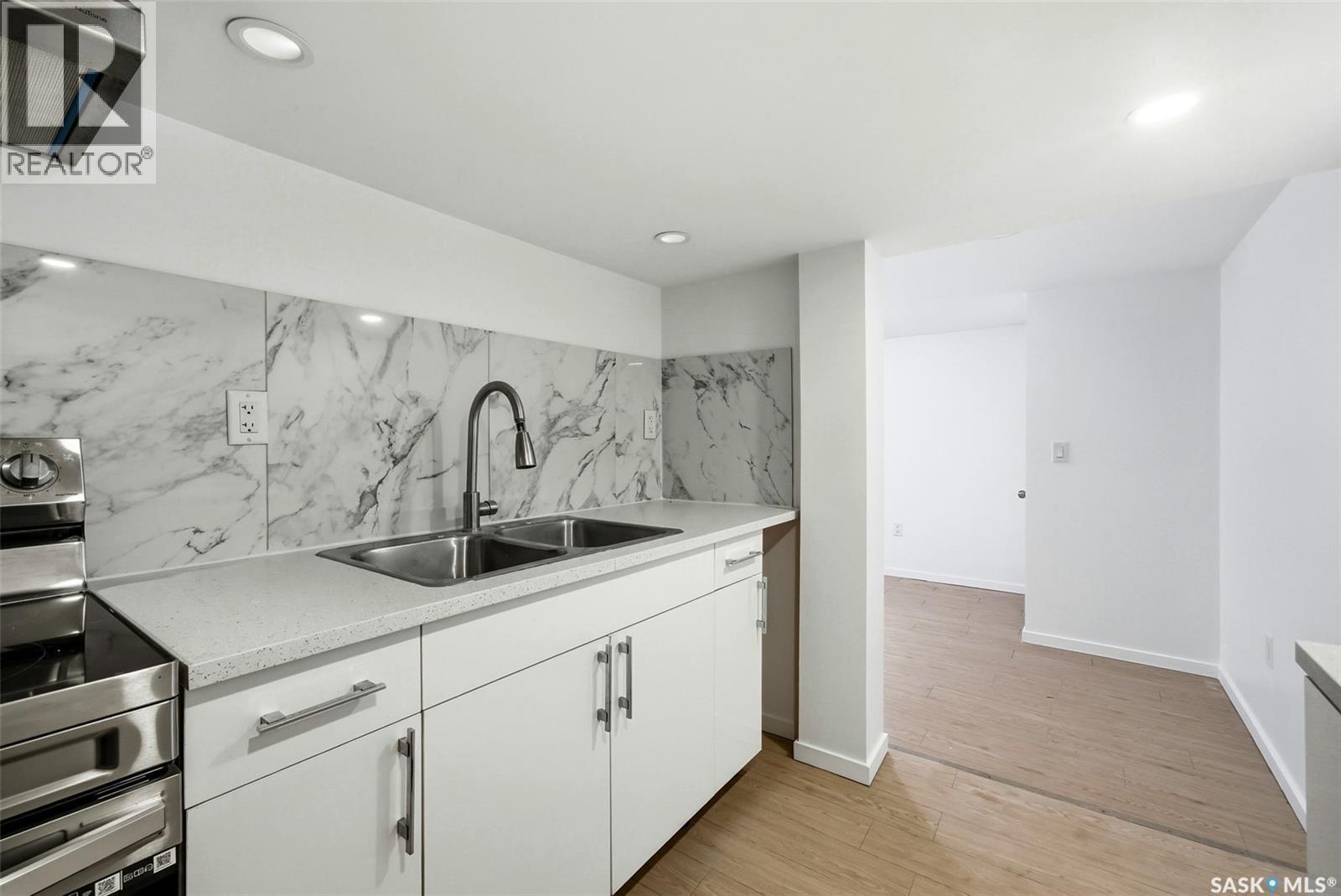 414 18Th Avenue, Regina, SK - Indoor Photo Showing Kitchen With Double Sink