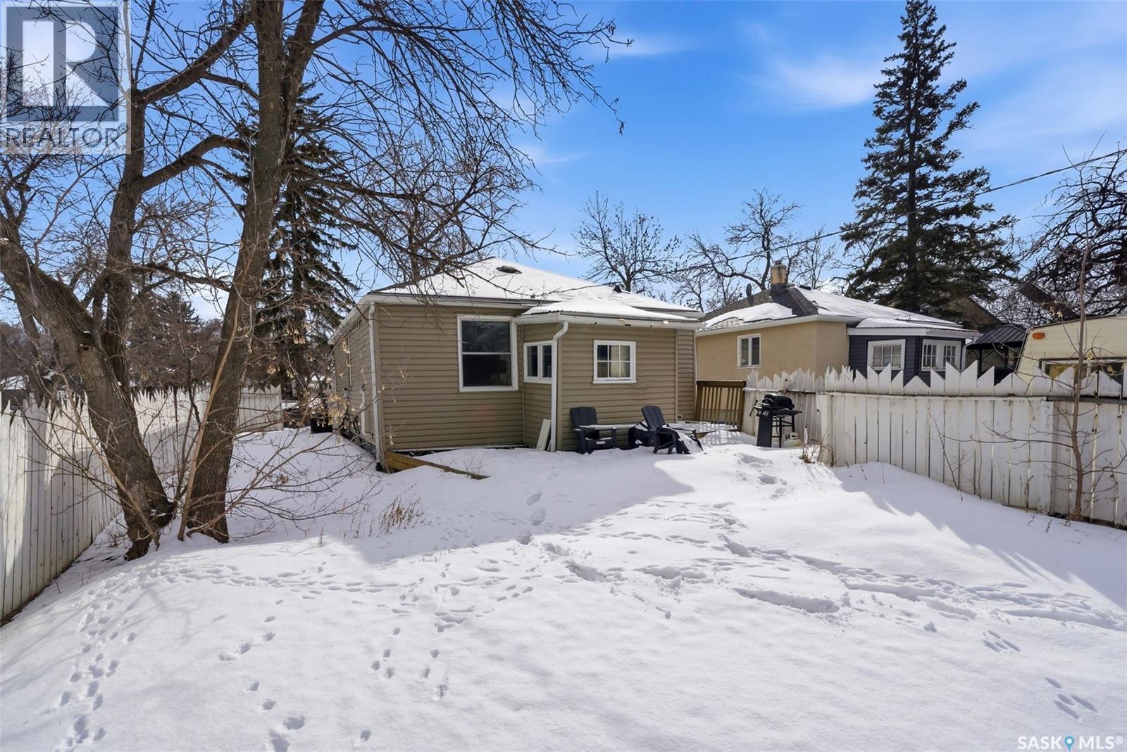 414 18Th Avenue, Regina, SK - Outdoor