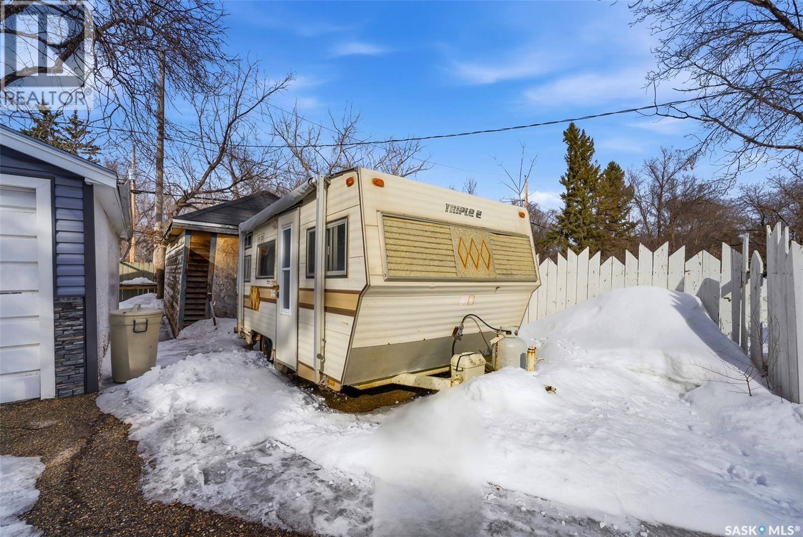 414 18Th Avenue, Regina, SK - Outdoor
