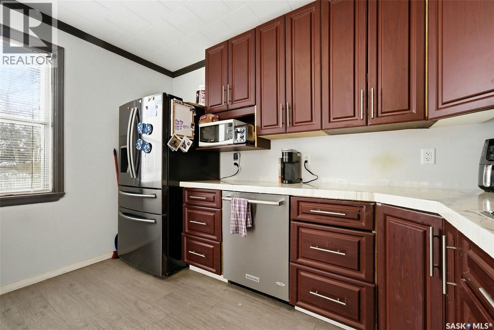 414 18Th Avenue, Regina, SK - Indoor Photo Showing Kitchen