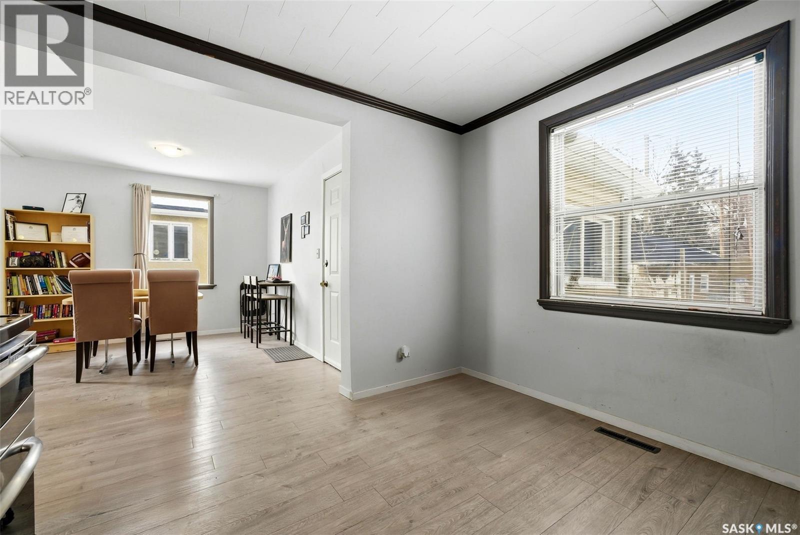 414 18Th Avenue, Regina, SK - Indoor