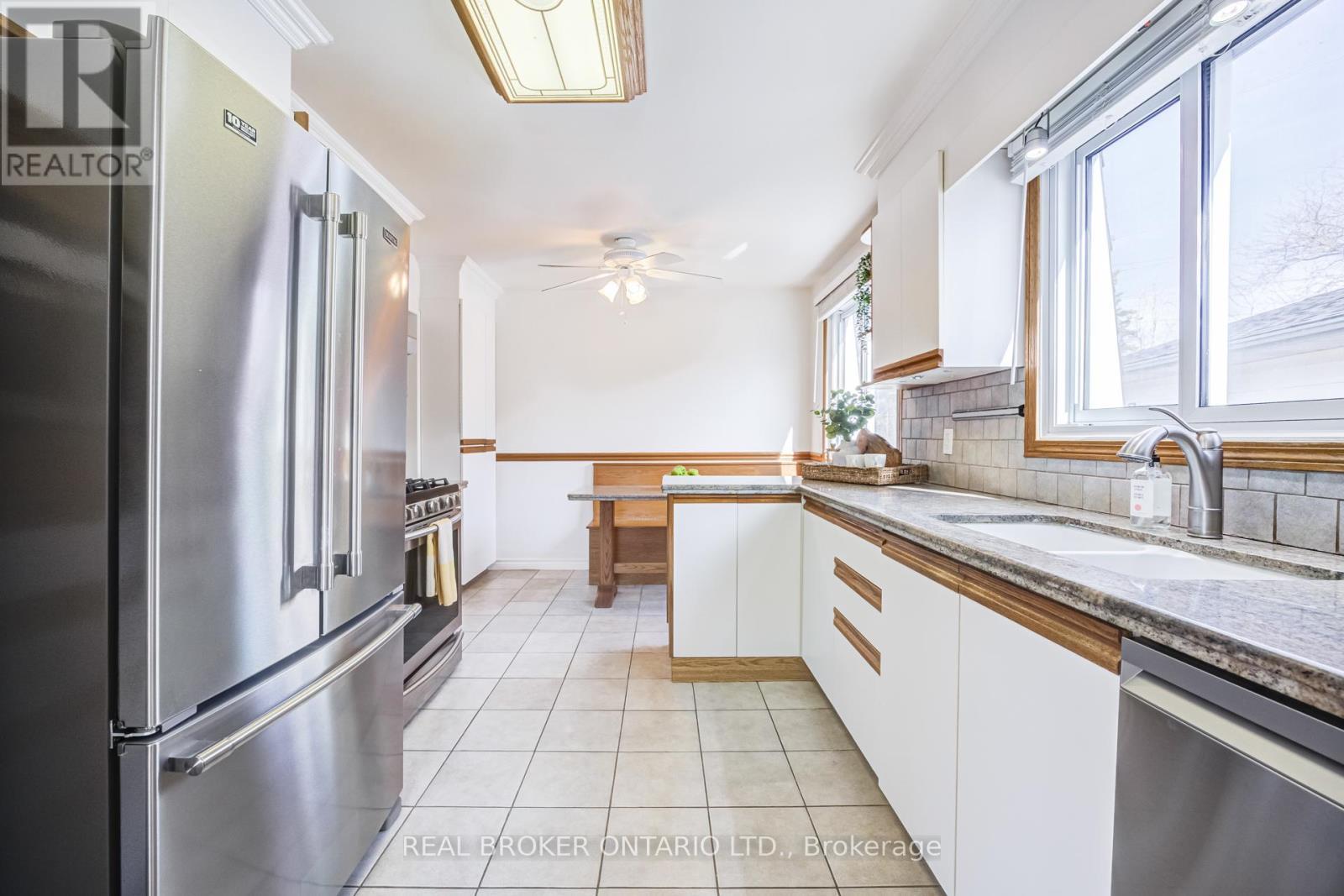 1483 Brenner Crescent, Burlington, ON - Indoor Photo Showing Kitchen