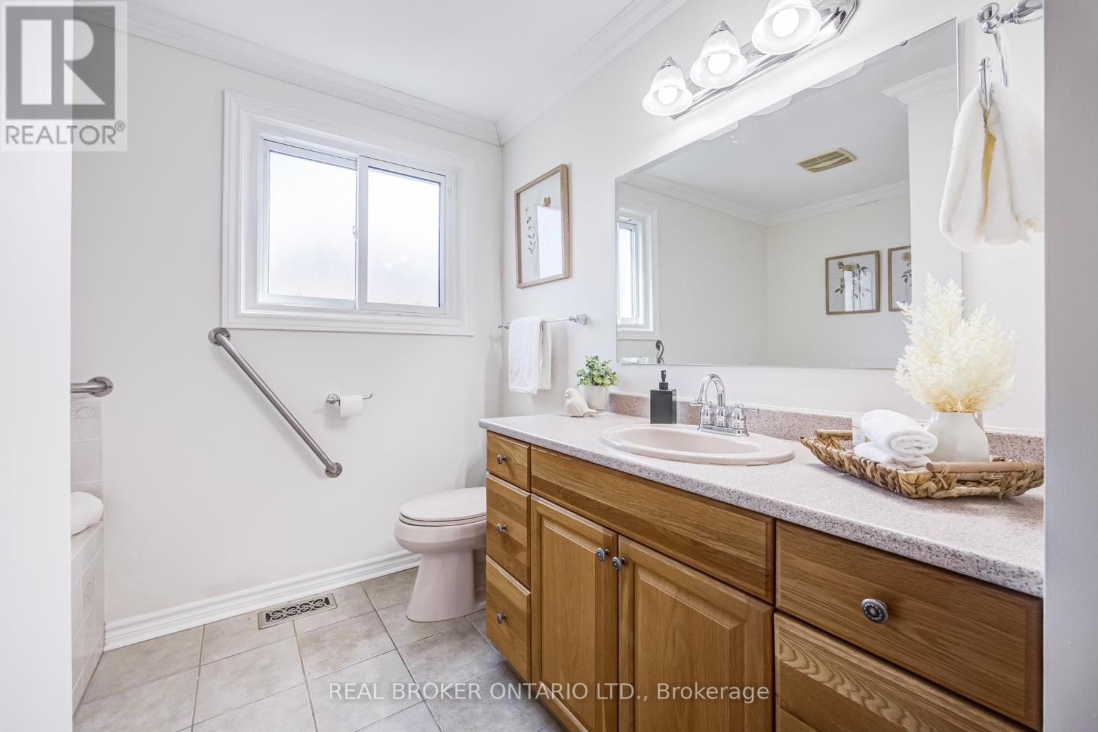 1483 Brenner Crescent, Burlington, ON - Indoor Photo Showing Bathroom