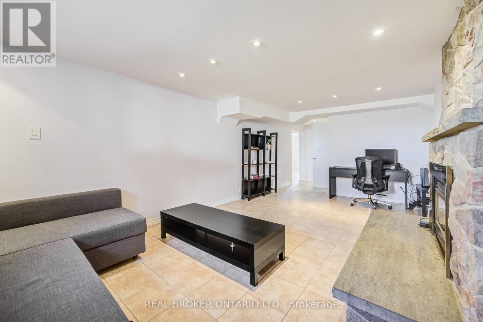 1483 Brenner Crescent, Burlington, ON - Indoor