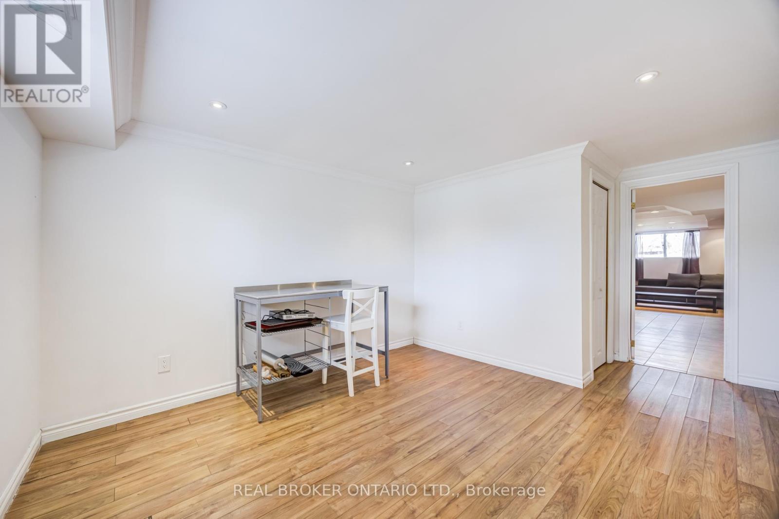 1483 Brenner Crescent, Burlington, ON - Indoor Photo Showing Other Room