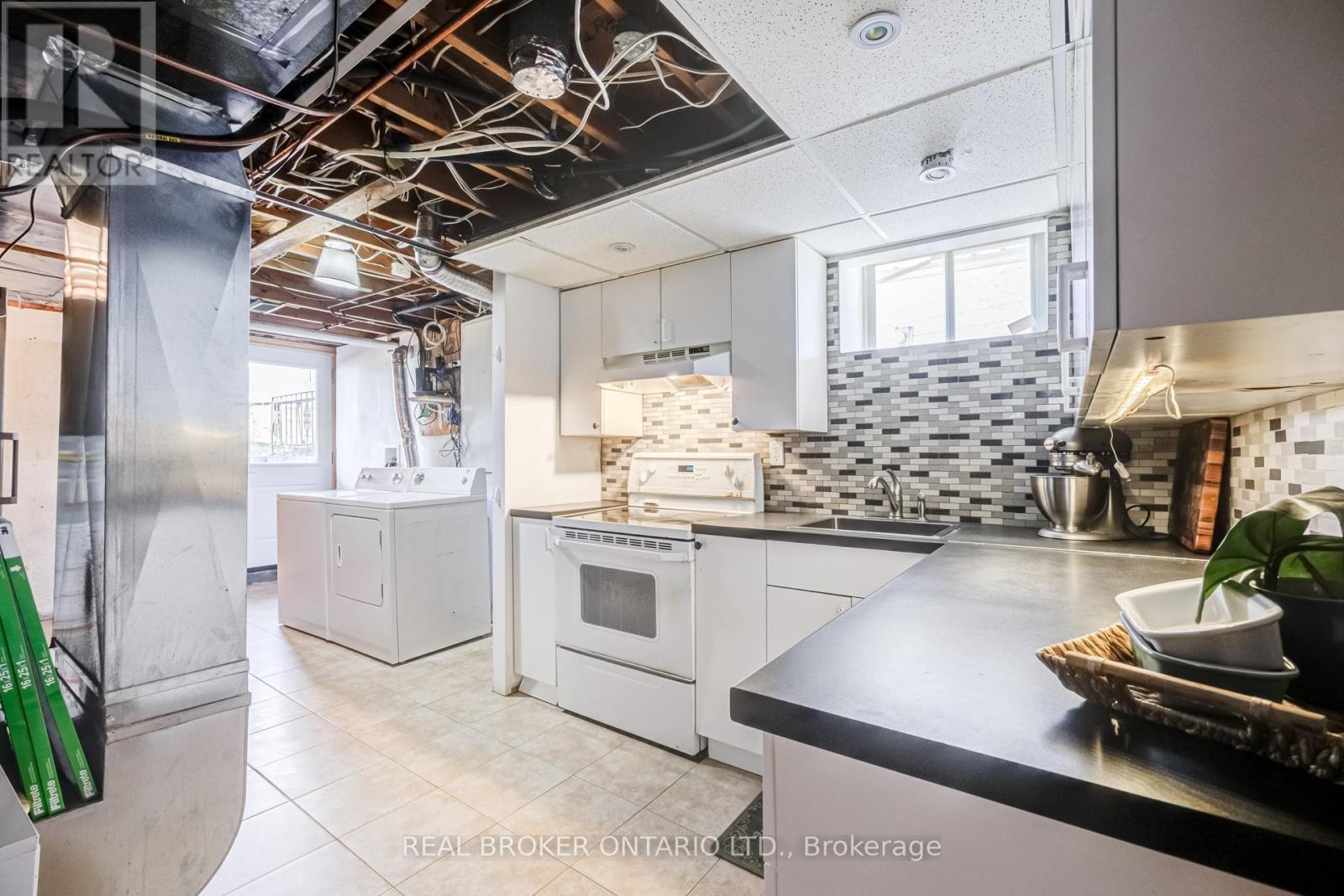 1483 Brenner Crescent, Burlington, ON - Indoor