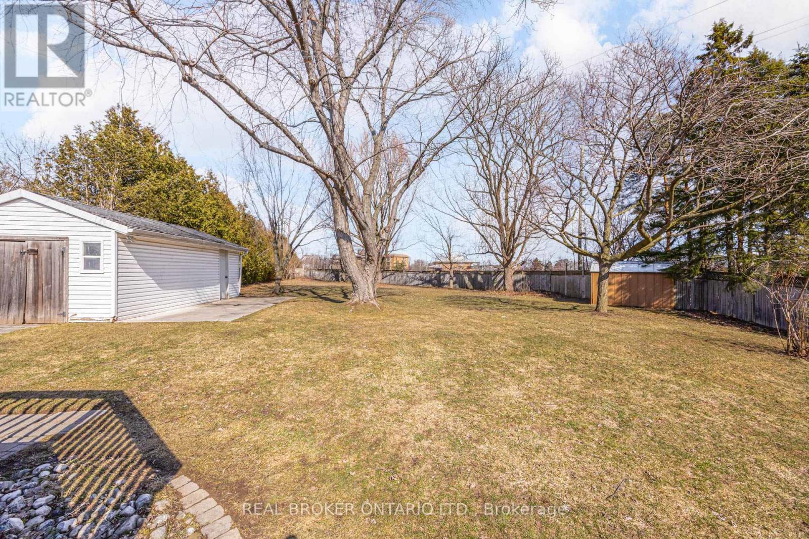 1483 Brenner Crescent, Burlington, ON - Outdoor